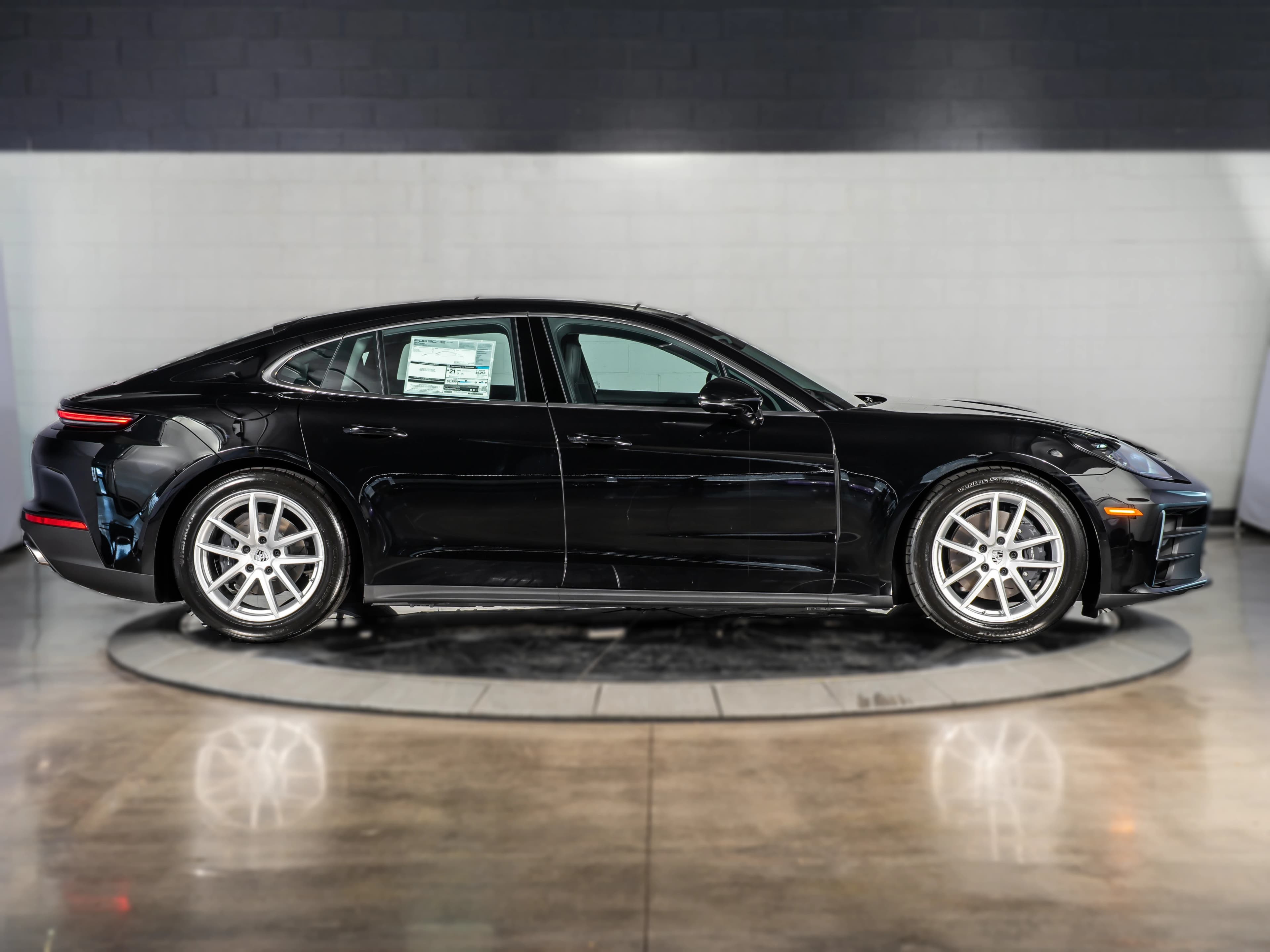 Porsche Panamera Base RWD 2026 — side view