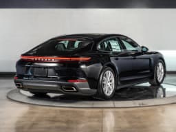 Porsche Panamera Base RWD 2026 — side view