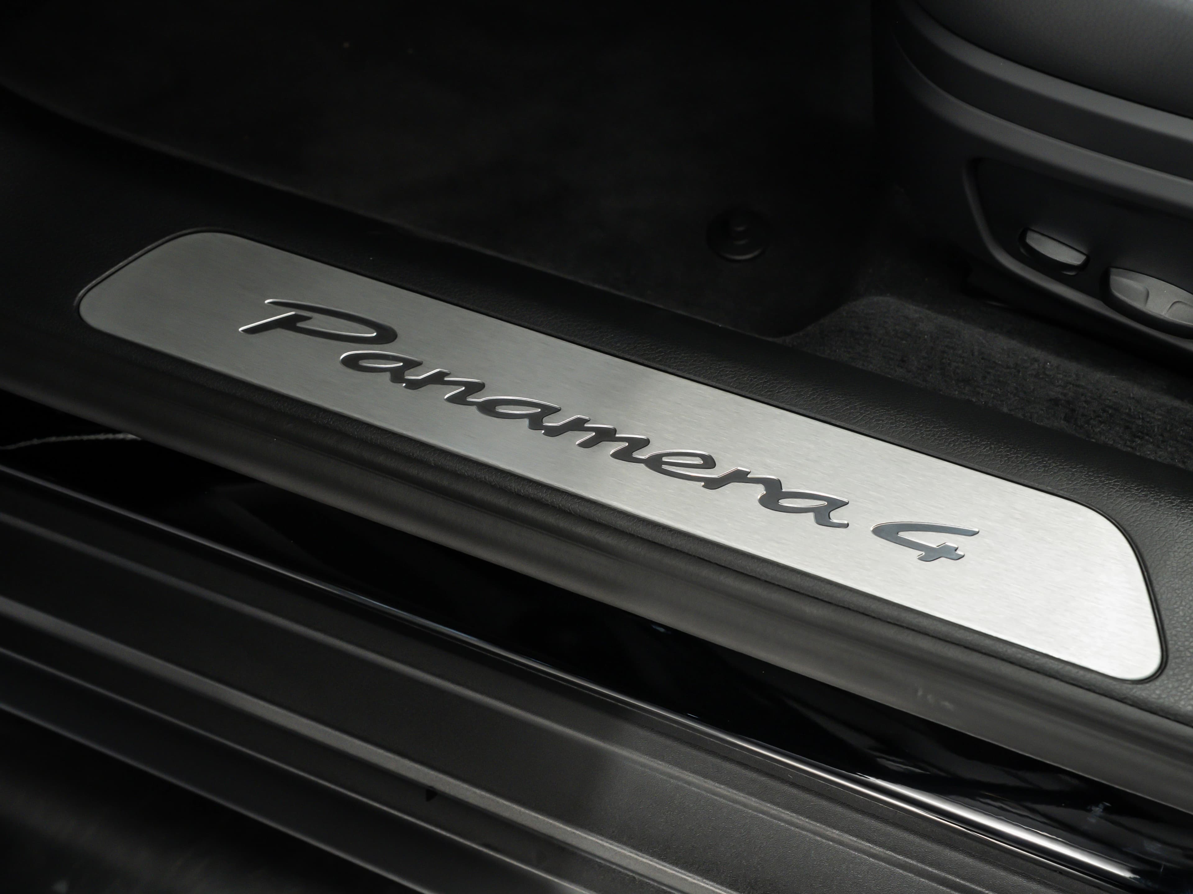 Porsche Panamera Base RWD 2026 — side view