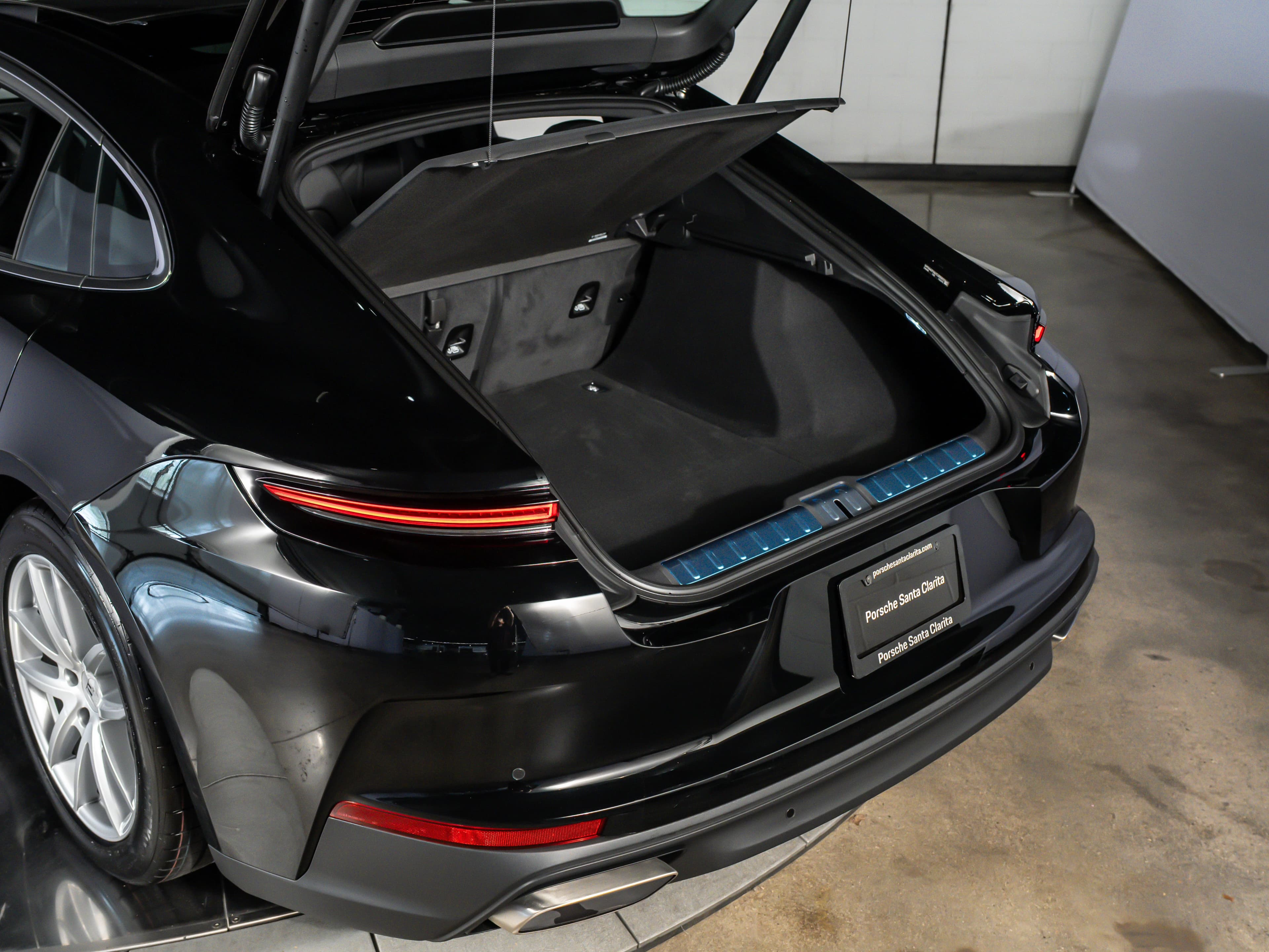 Porsche Panamera Base RWD 2026 — side view