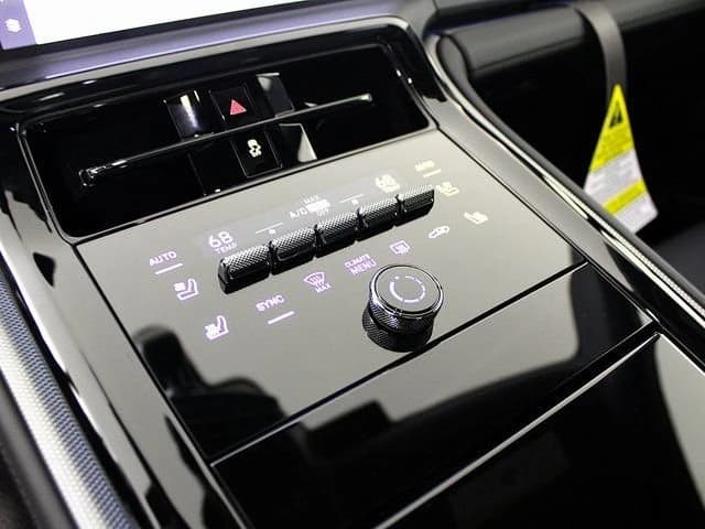 Porsche Panamera Base RWD 2026 — side view