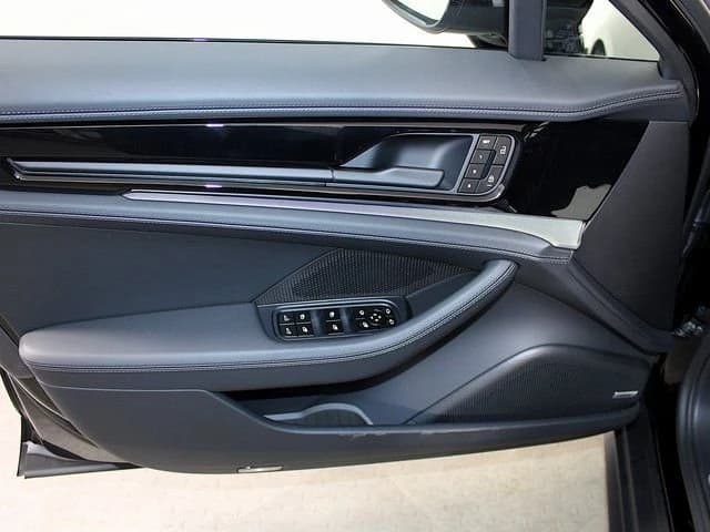 Porsche Panamera Base RWD 2026 — side view