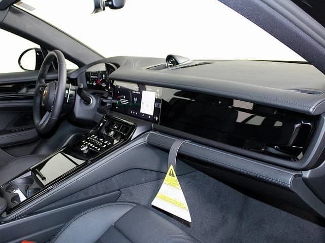 Porsche Panamera Base RWD 2026 — side view