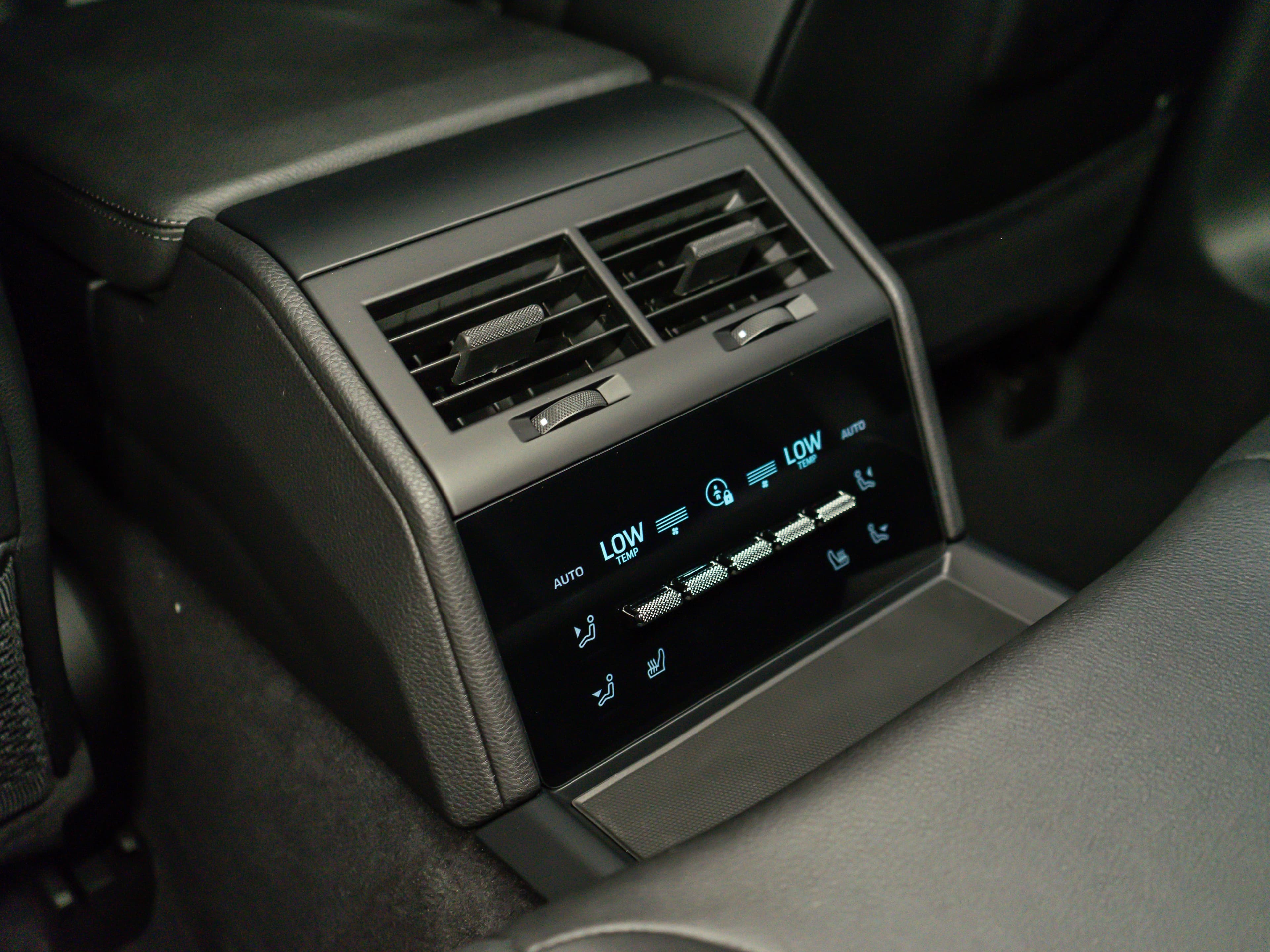 Porsche Panamera Base RWD 2026 — side view