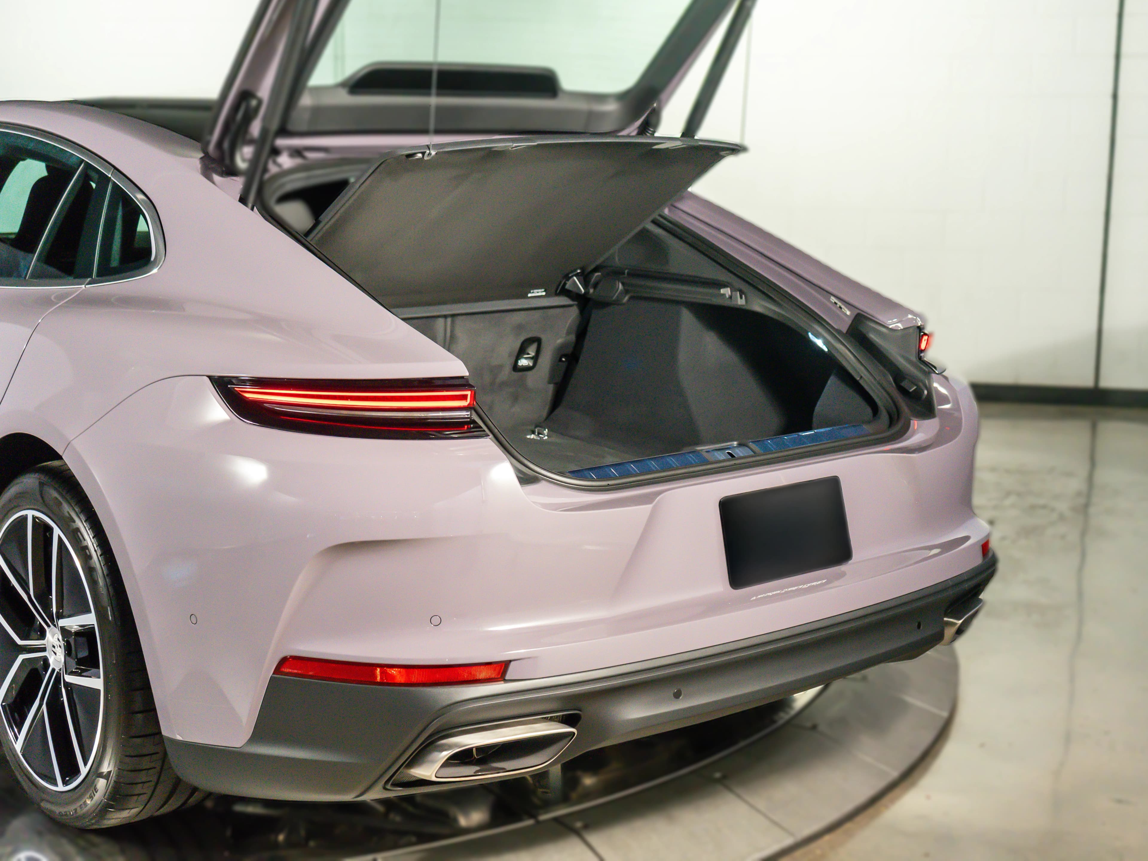 Porsche Panamera Base RWD 2026 — side view