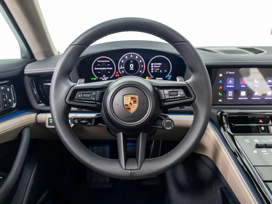 Porsche Panamera 4 AWD 2026 — side view
