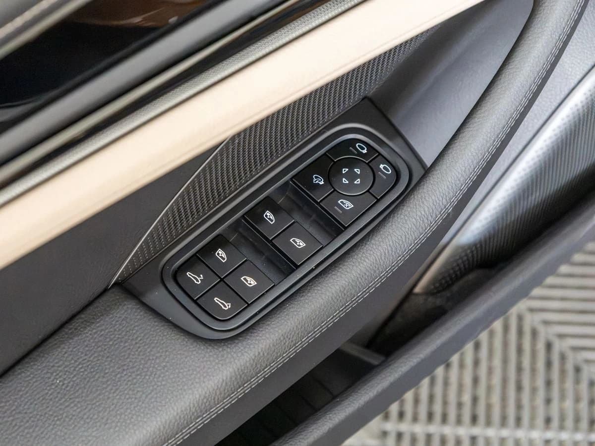 Porsche Panamera 4 AWD 2026 — side view