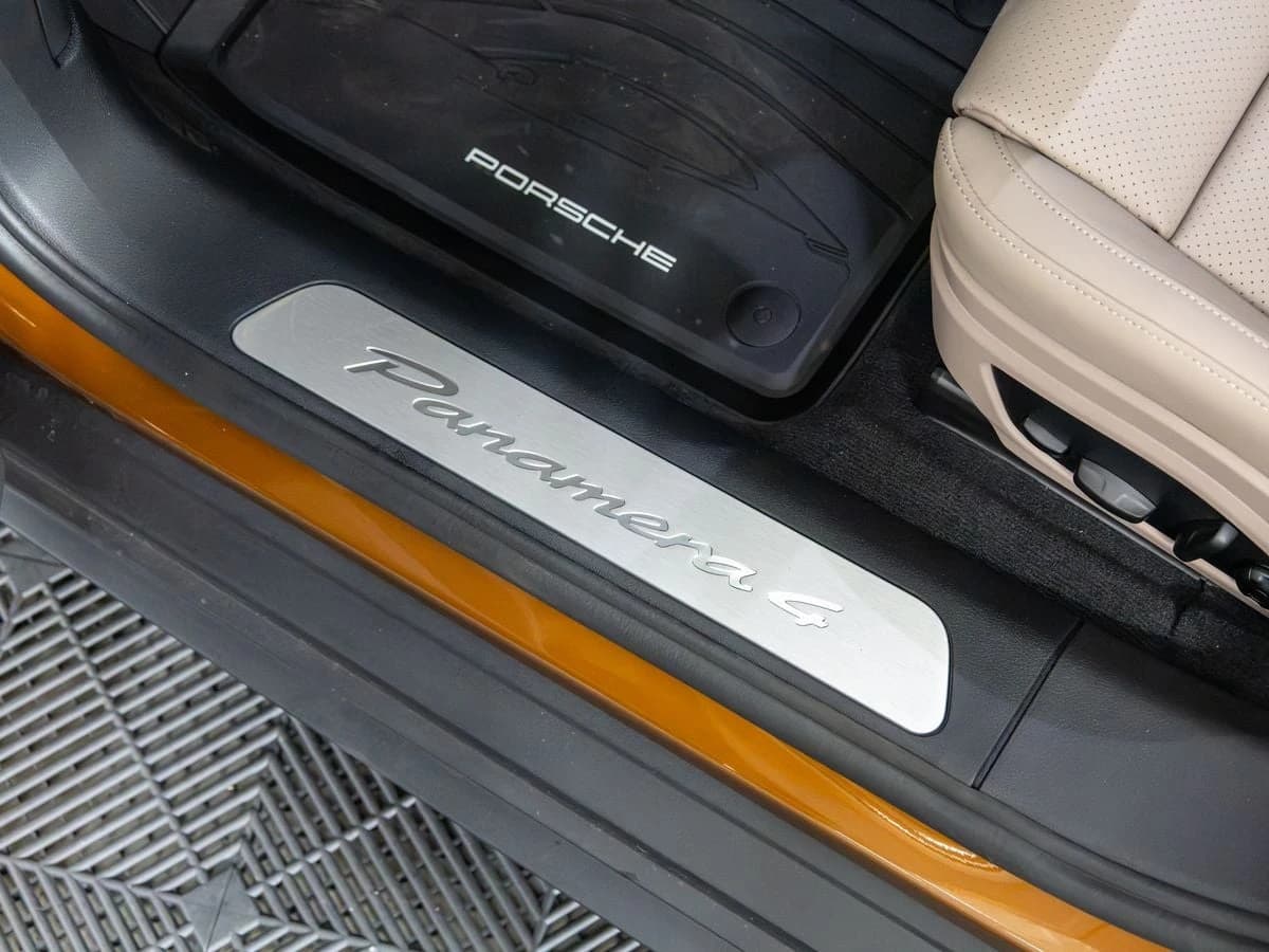 Porsche Panamera 4 AWD 2026 — side view