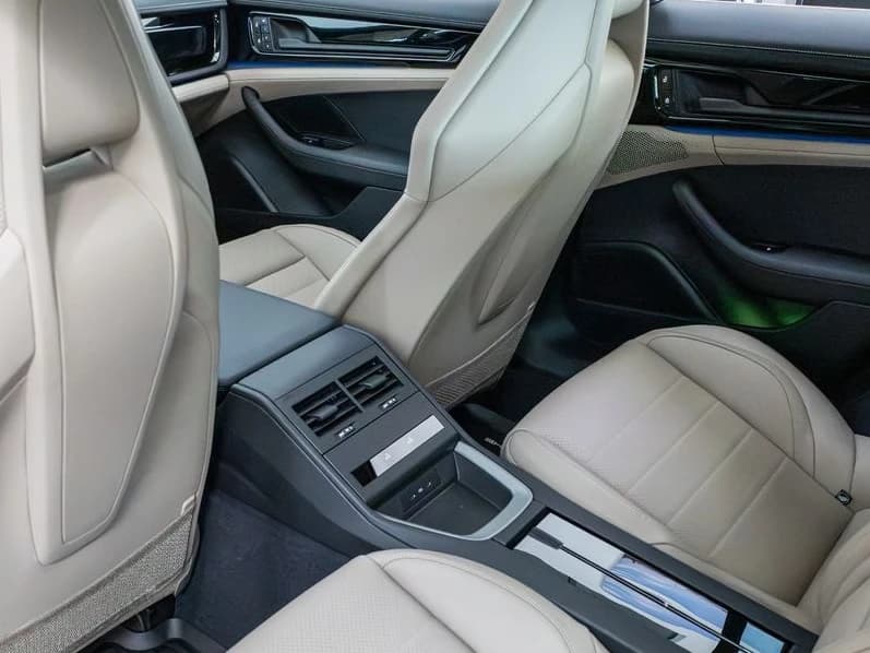 Porsche Panamera 4 AWD 2026 — side view