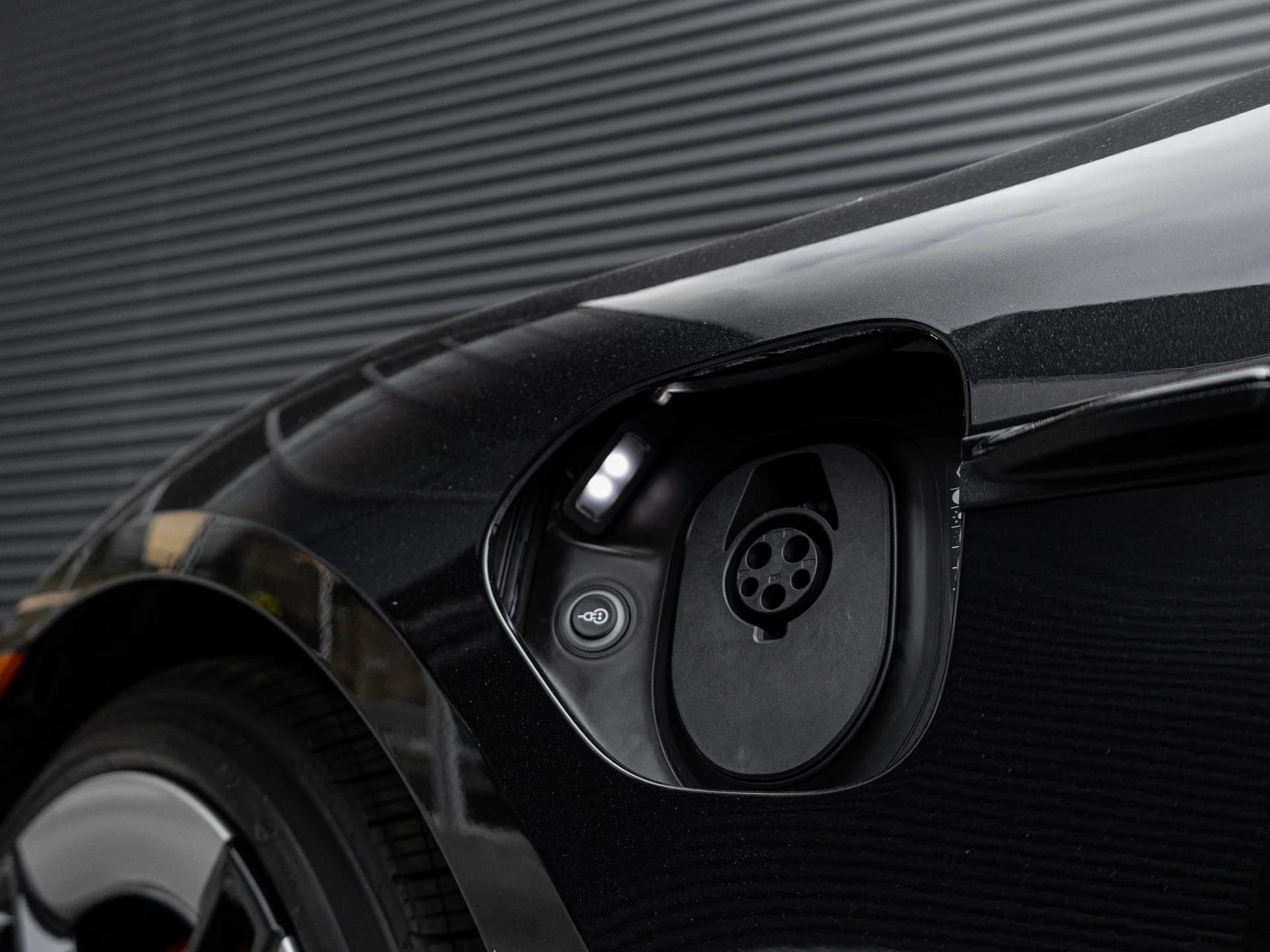 Porsche Taycan 4S AWD 2026 — side view