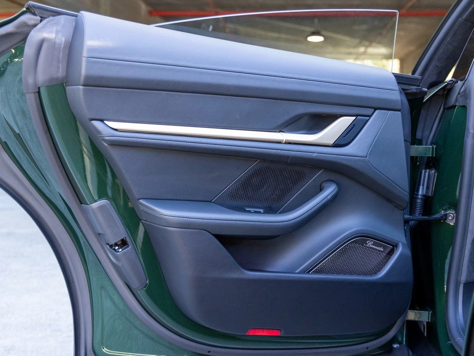 Porsche Taycan Turbo AWD 2026 — side view