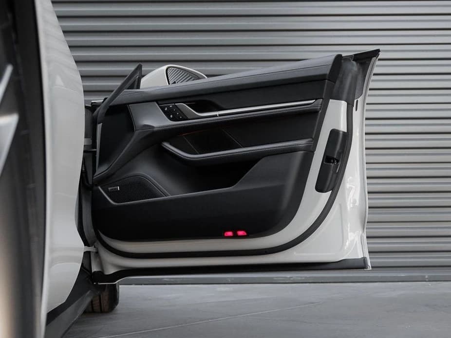 Porsche Taycan Turbo AWD 2025 — side view