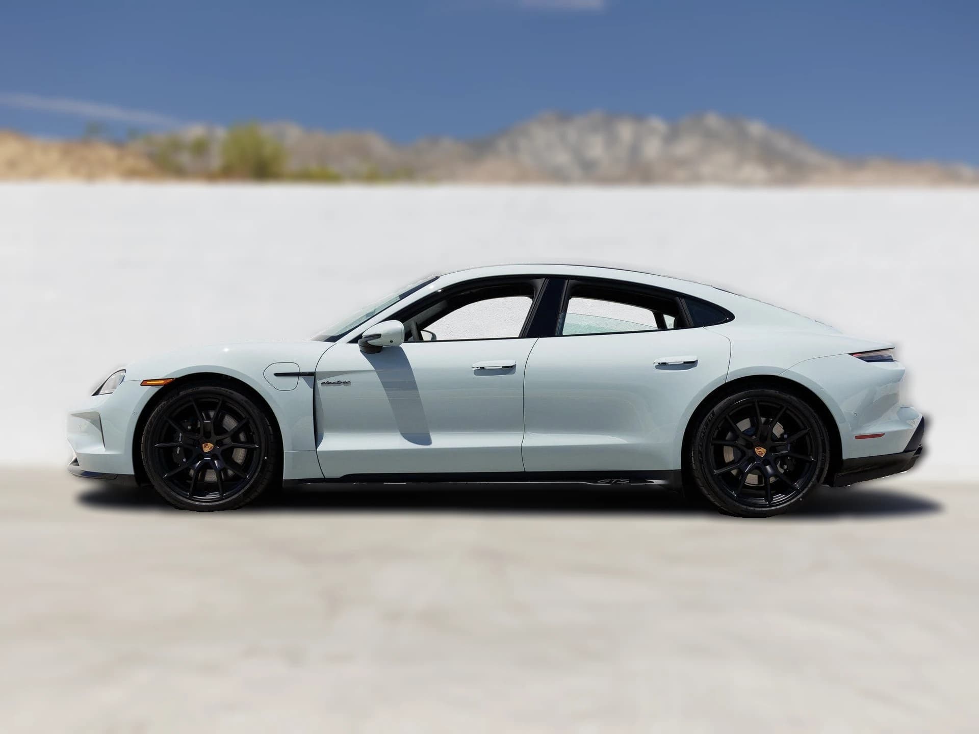 Porsche Taycan GTS AWD 2025 — side view