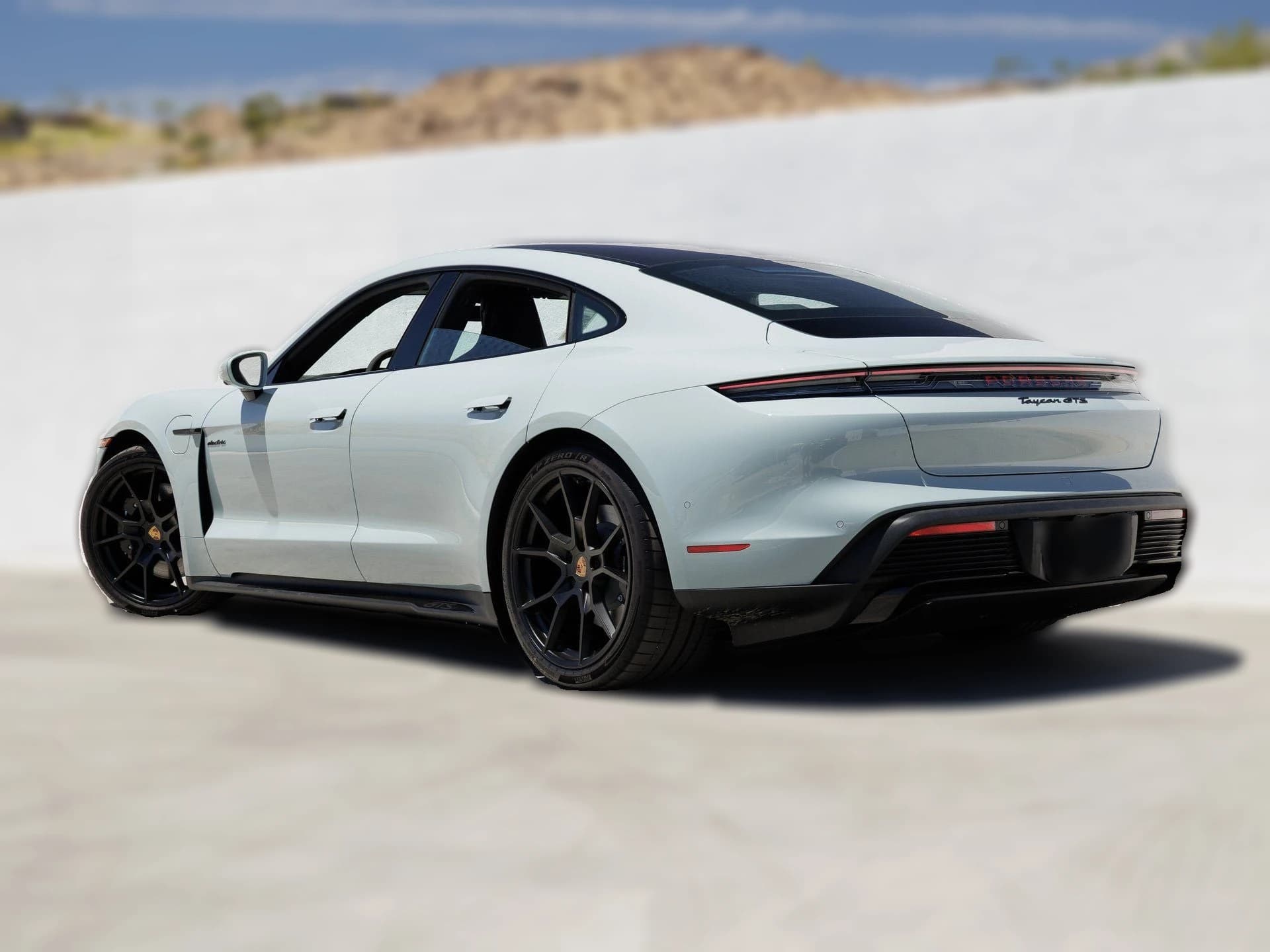 Porsche Taycan GTS AWD 2025 — side view