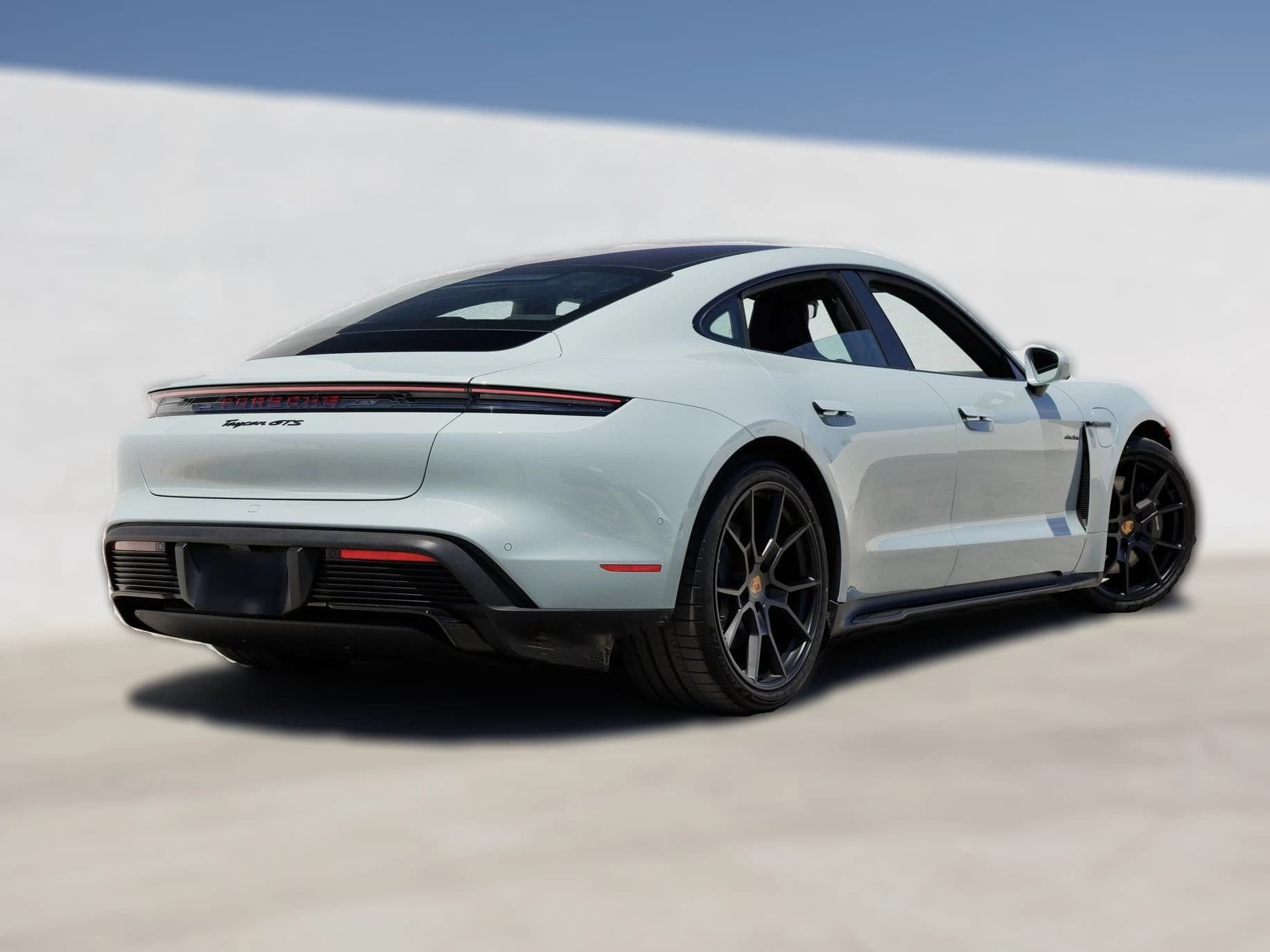 Porsche Taycan GTS AWD 2025 — side view