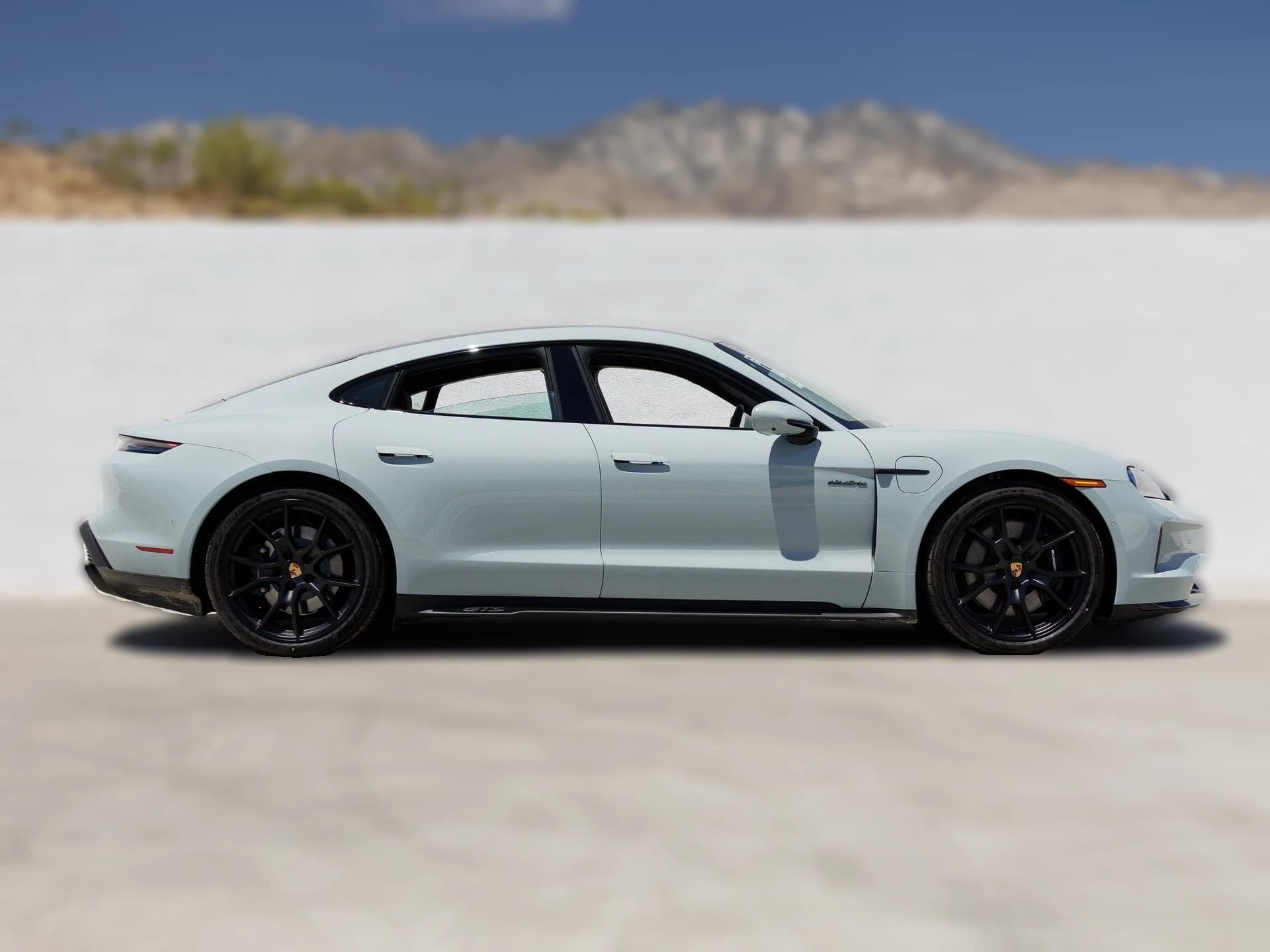 Porsche Taycan GTS AWD 2025 — side view