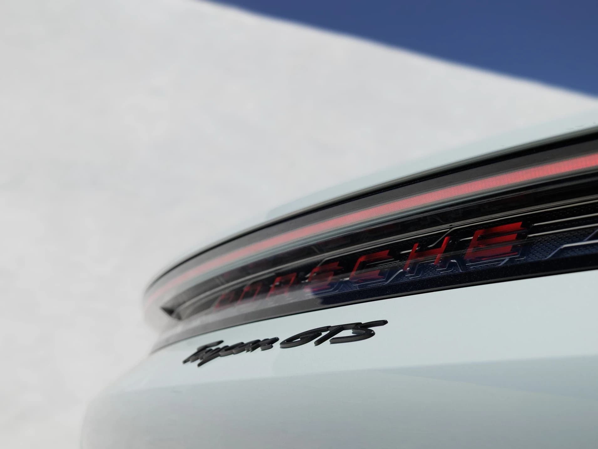 Porsche Taycan GTS AWD 2025 — side view