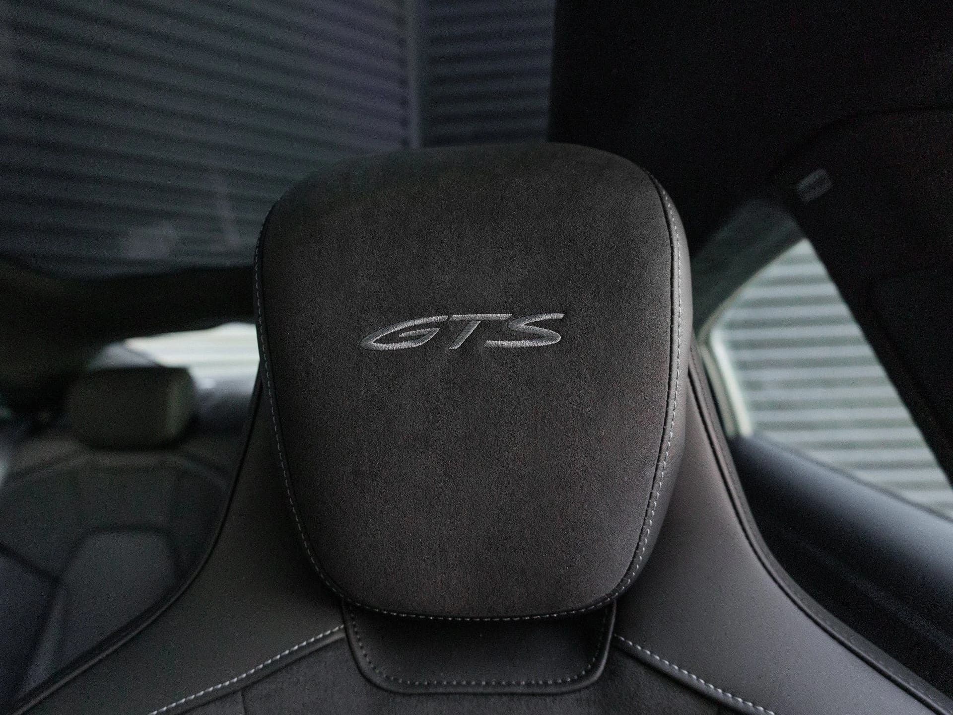 Porsche Taycan GTS AWD 2025 — side view