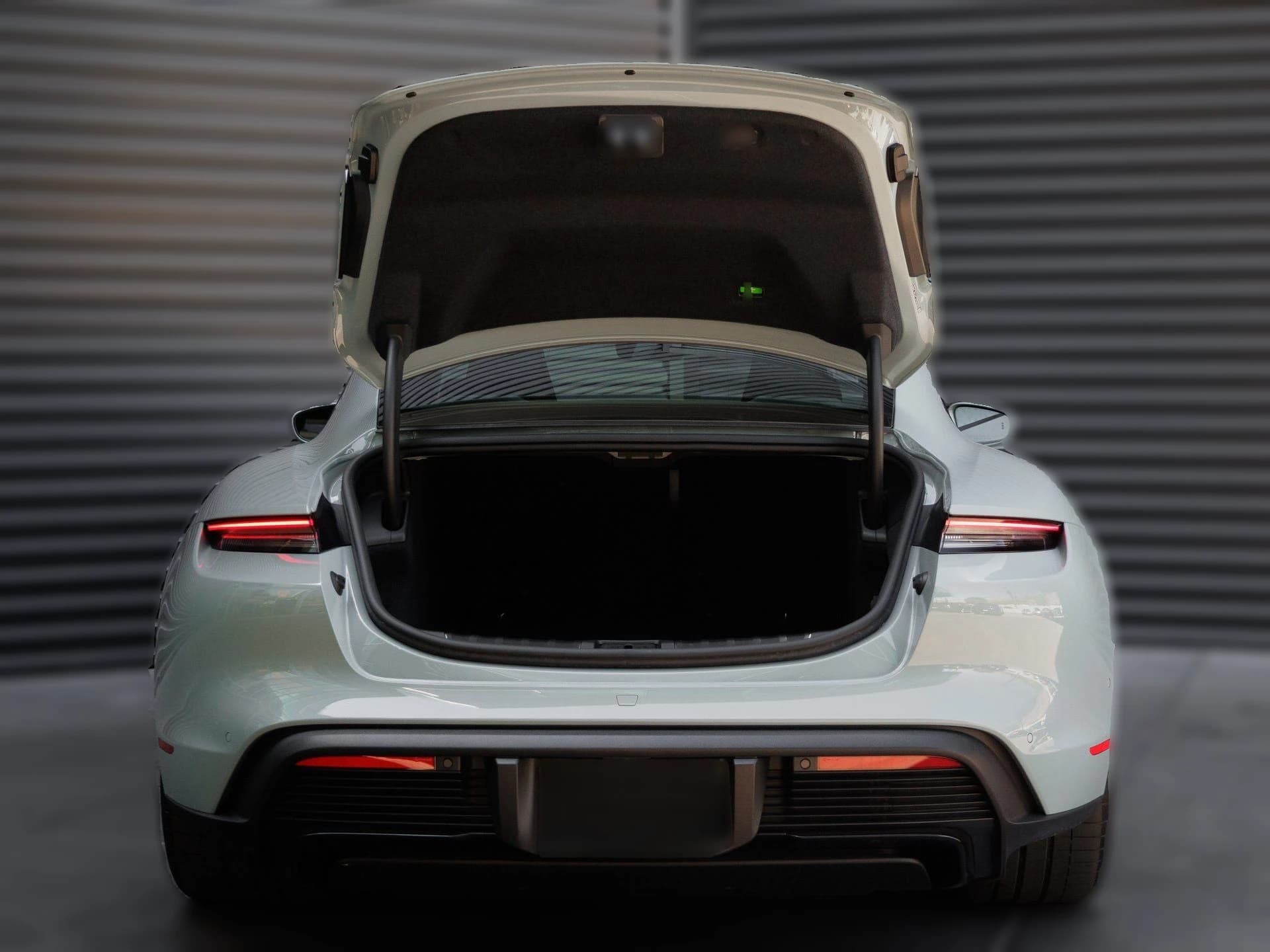 Porsche Taycan GTS AWD 2025 — side view