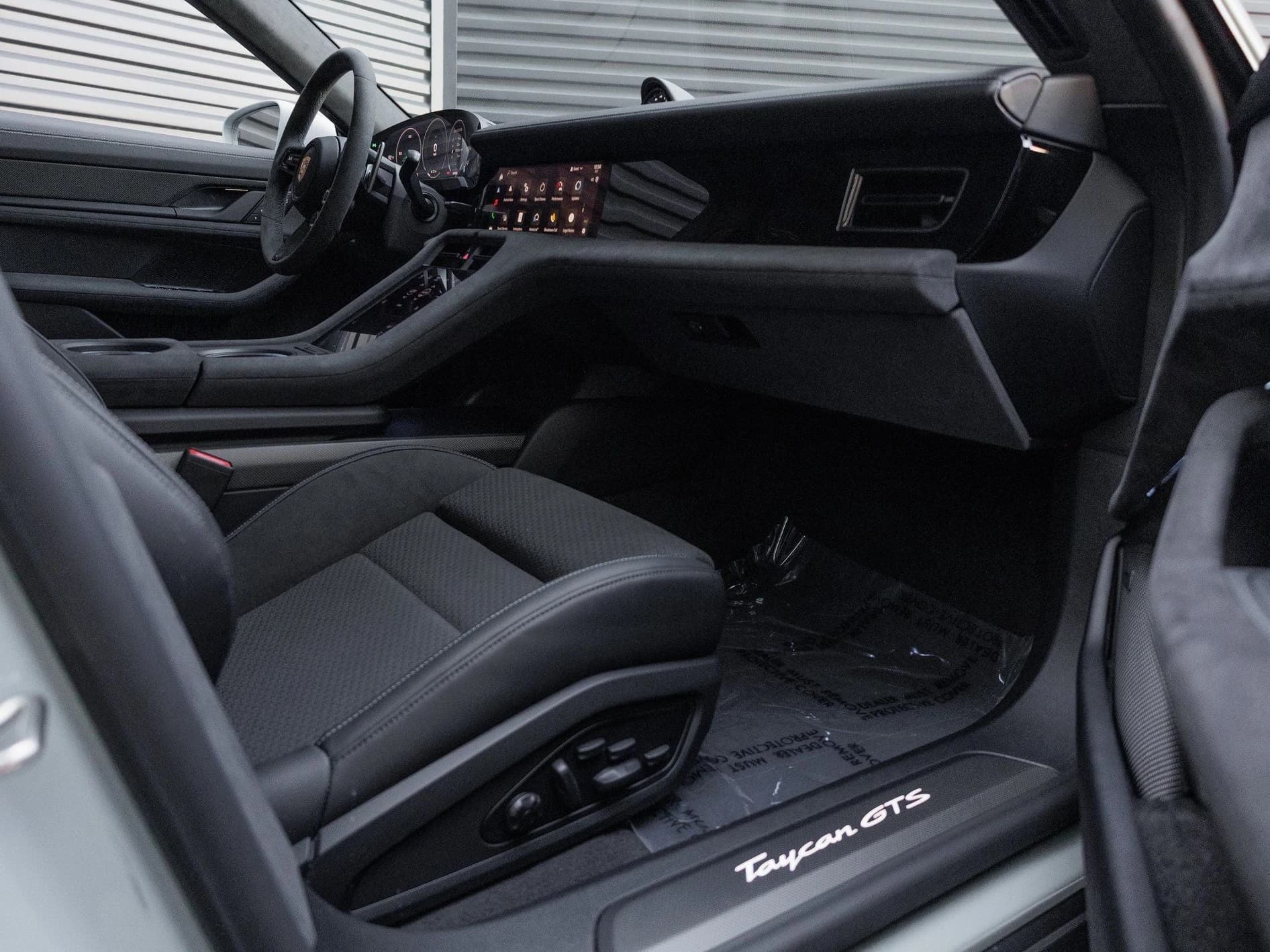 Porsche Taycan GTS AWD 2025 — side view
