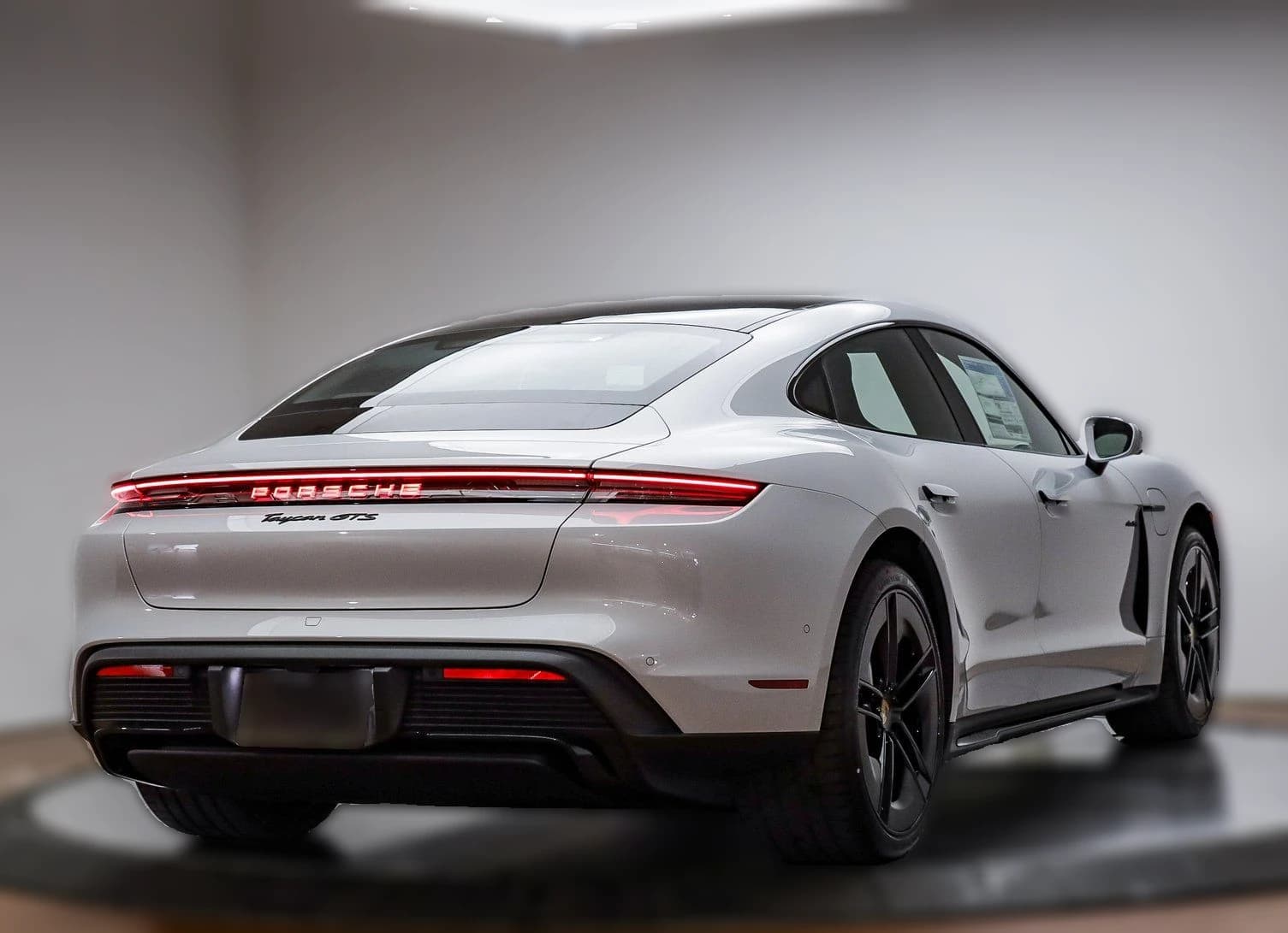 Porsche Taycan GTS AWD 2025 — side view