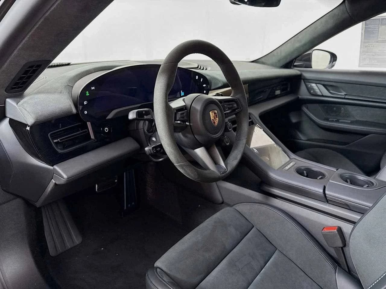 Porsche Taycan Turbo GT AWD w/Weissach Package 2025 — side view
