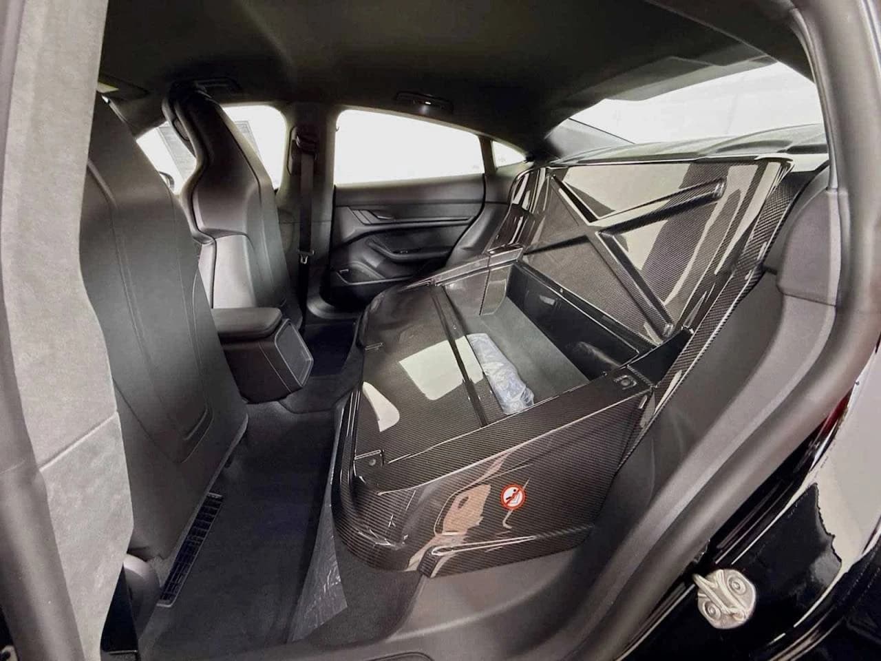 Porsche Taycan Turbo GT AWD w/Weissach Package 2025 — side view