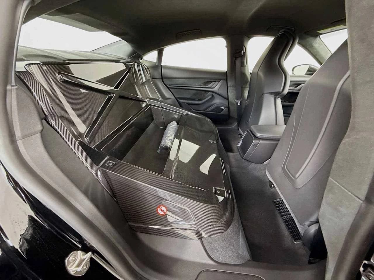 Porsche Taycan Turbo GT AWD w/Weissach Package 2025 — side view