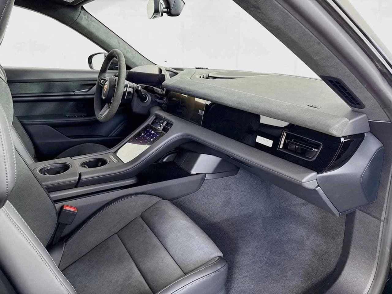 Porsche Taycan Turbo GT AWD w/Weissach Package 2025 — side view