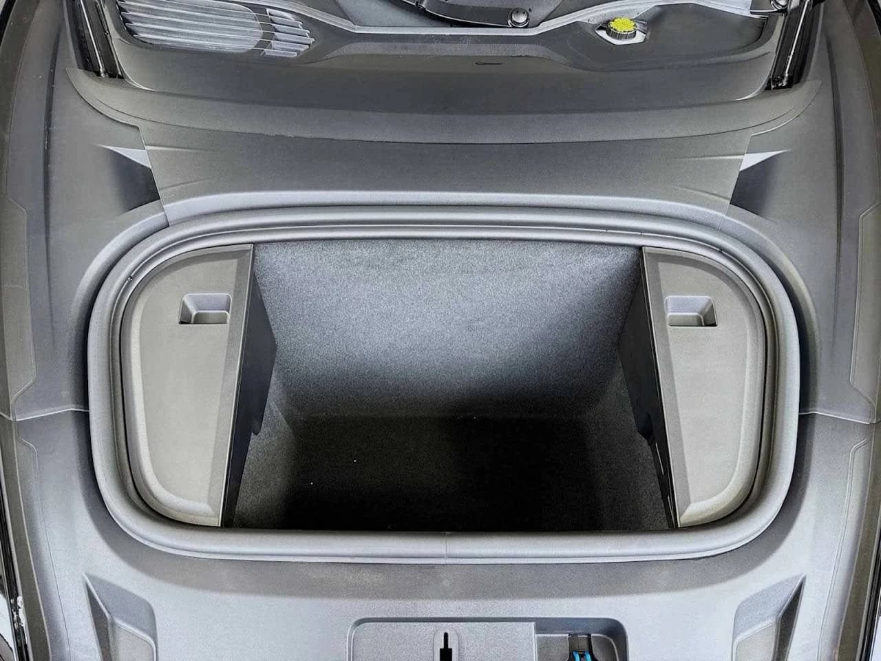Porsche Taycan Turbo GT AWD w/Weissach Package 2025 — side view
