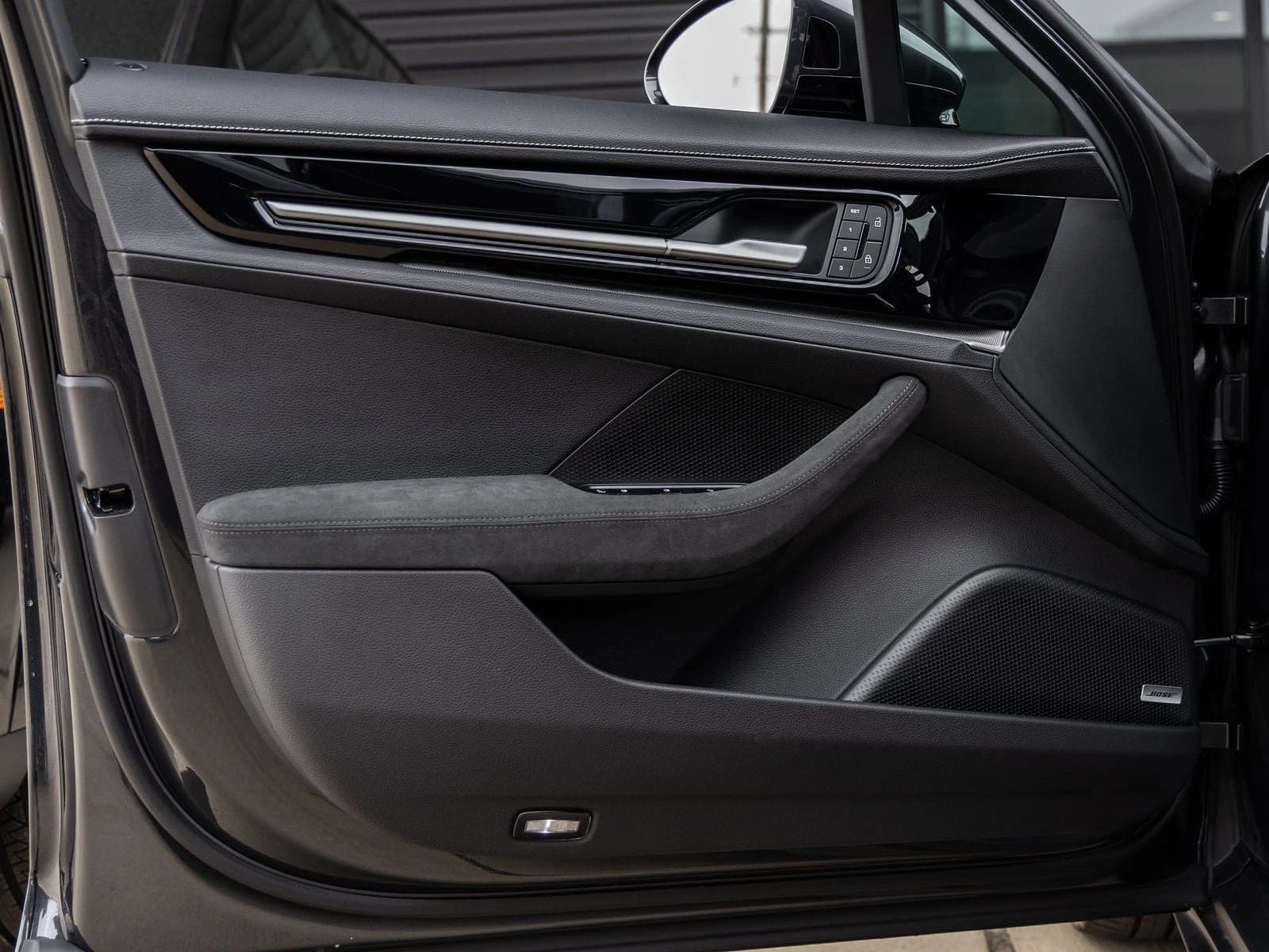 Porsche Panamera 4 E-Hybrid AWD 2026 — side view