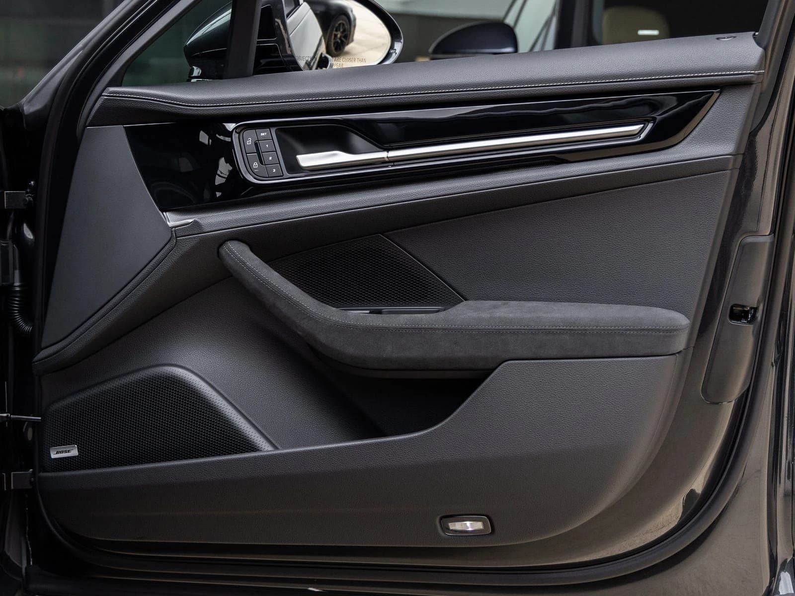 Porsche Panamera 4 E-Hybrid AWD 2026 — side view