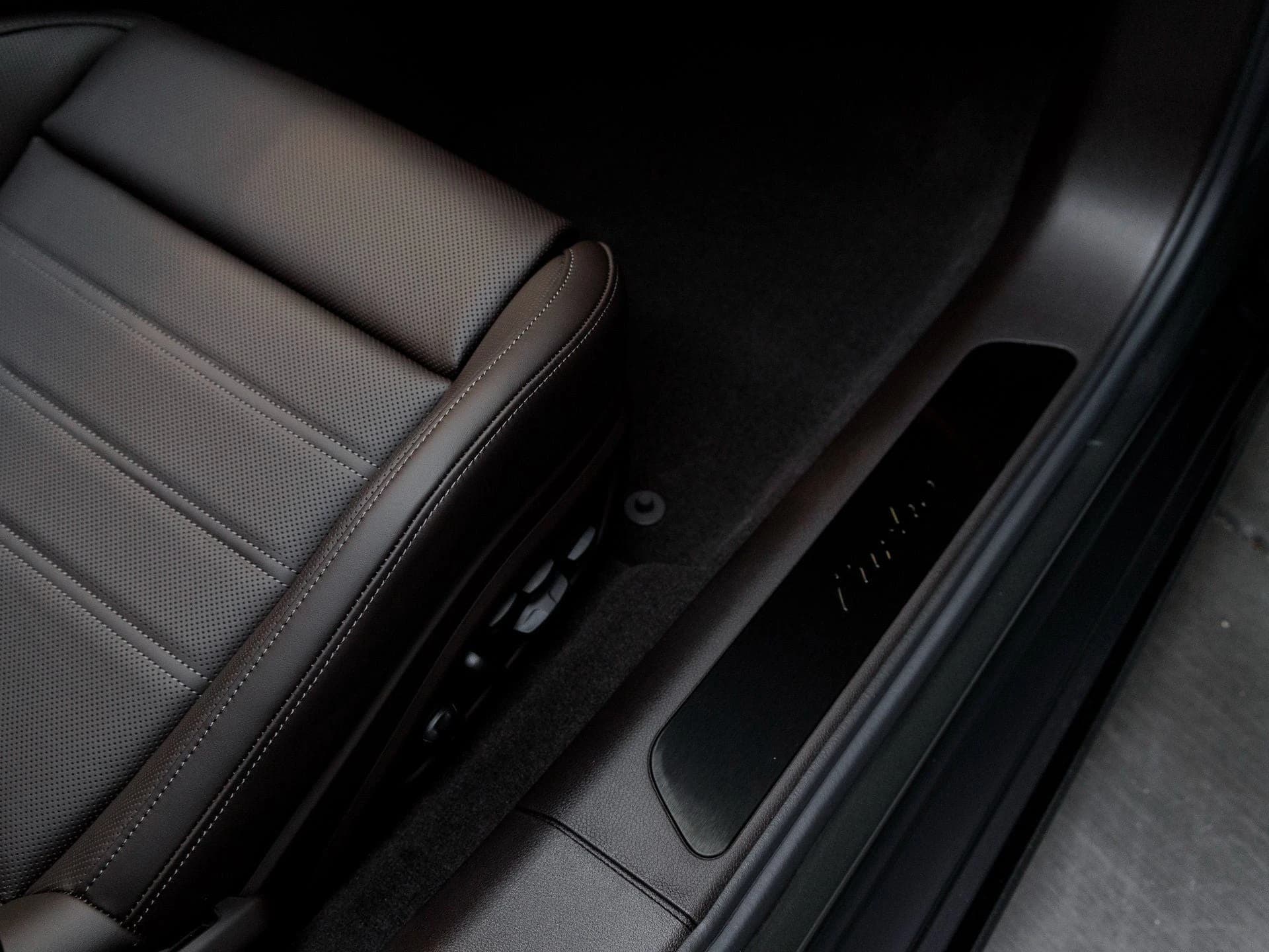 Porsche Panamera Turbo E-Hybrid AWD 2026 — side view