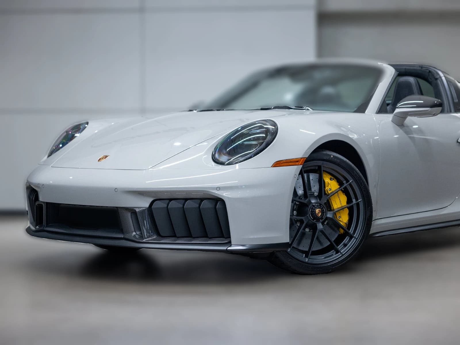 Porsche 911 4 GTS Targa 2026 — side view