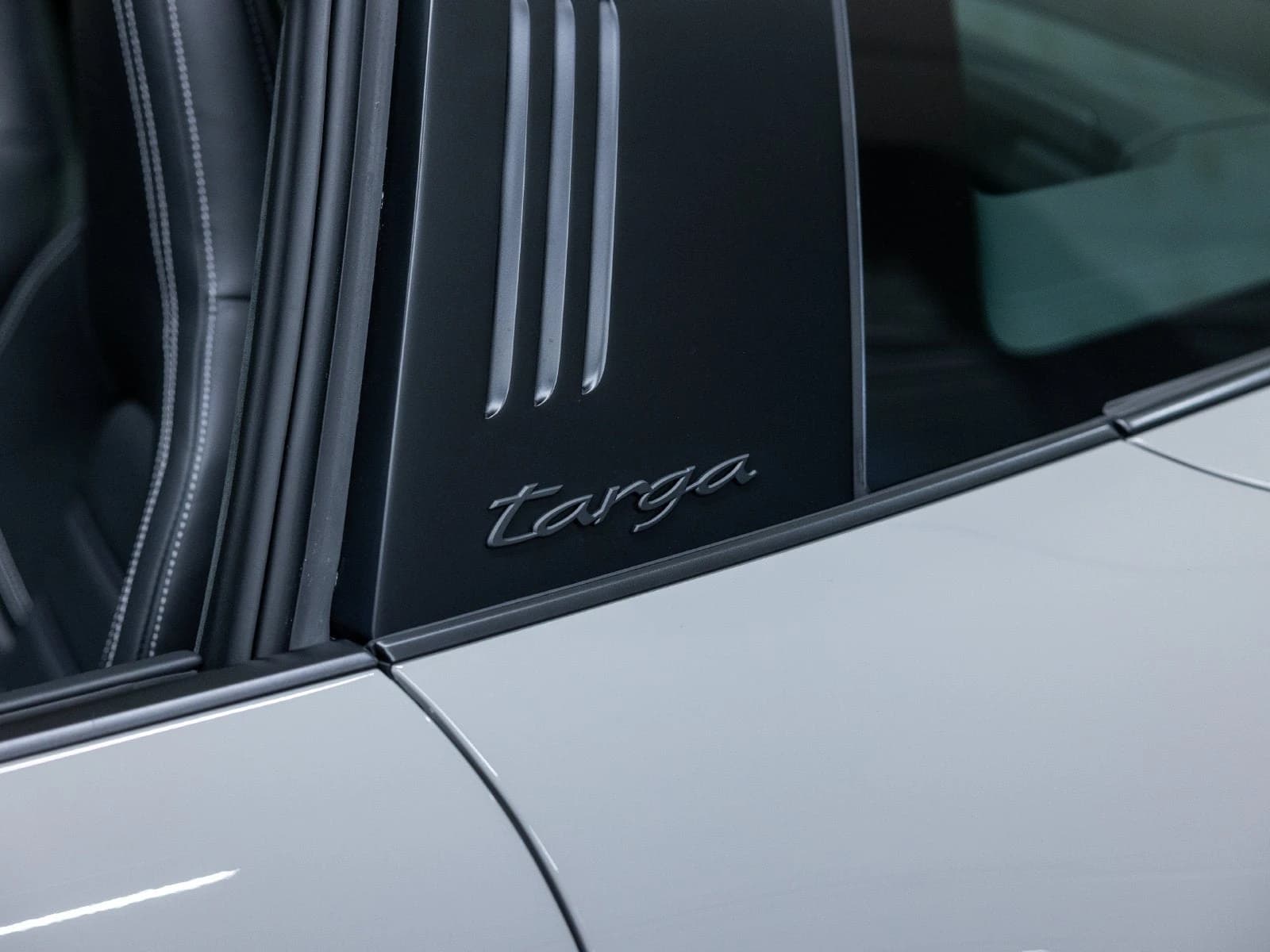 Porsche 911 4 GTS Targa 2026 — side view
