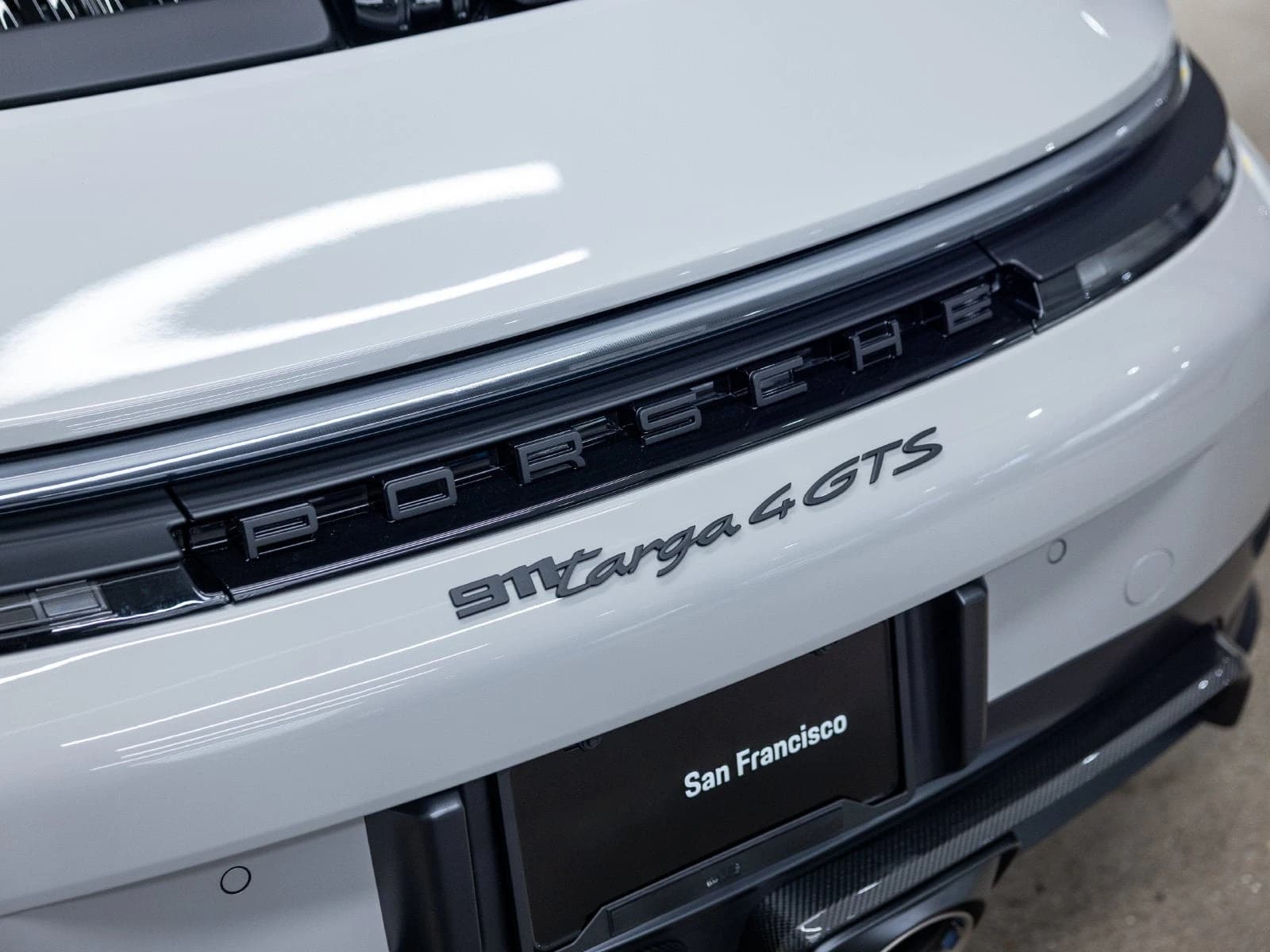 Porsche 911 4 GTS Targa 2026 — side view