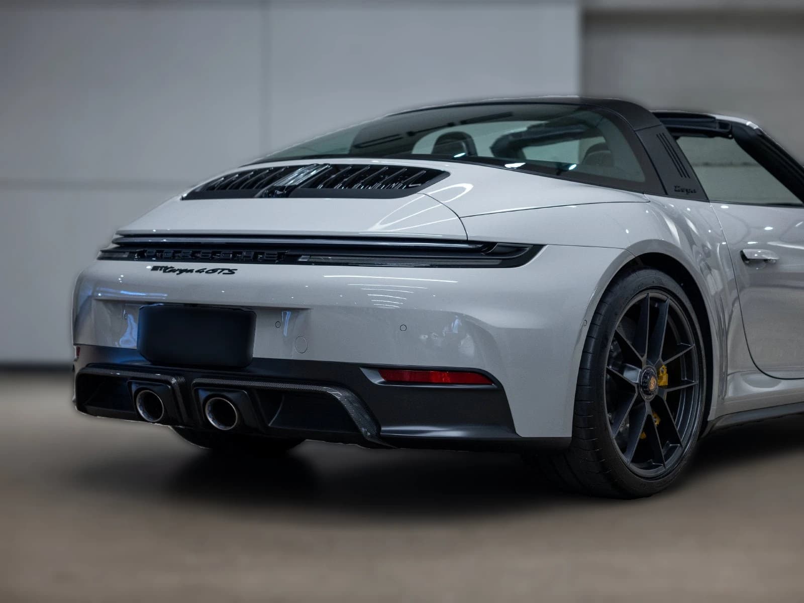 Porsche 911 4 GTS Targa 2026 — side view