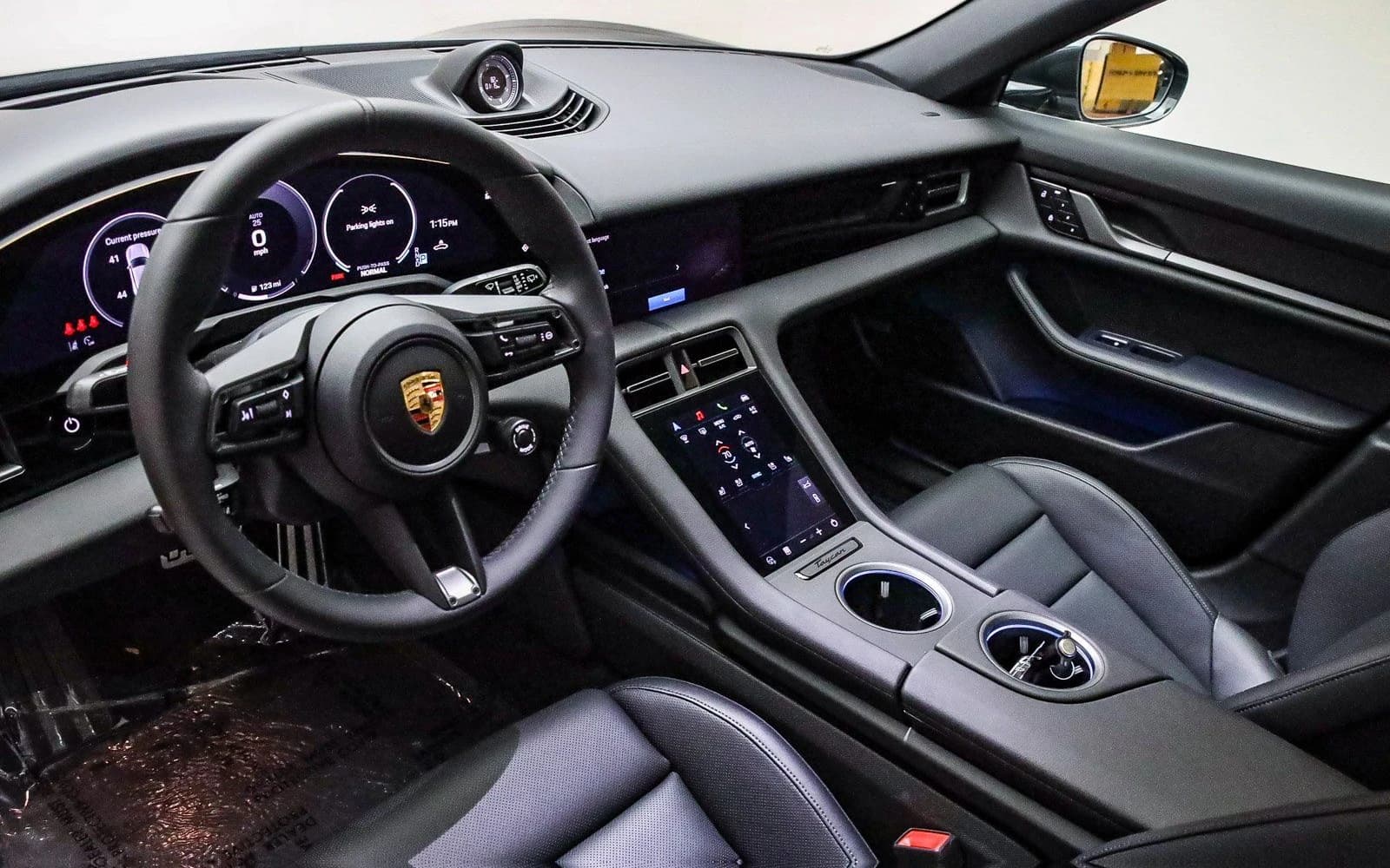 Porsche Taycan 4S Cross Turismo AWD 2025 — side view