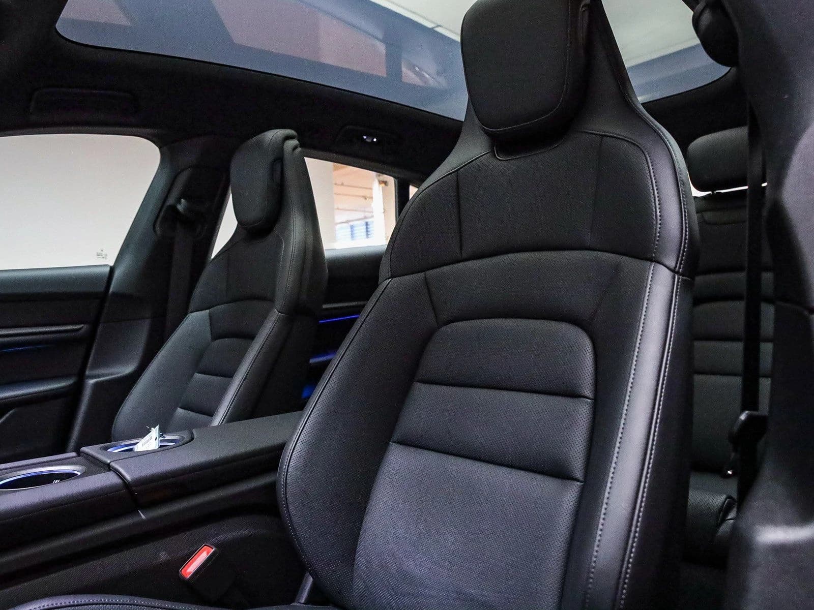 Porsche Taycan 4S Cross Turismo AWD 2025 — side view