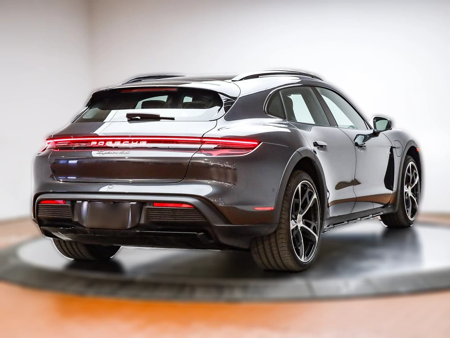 Porsche Taycan 4S Cross Turismo AWD 2025 — side view