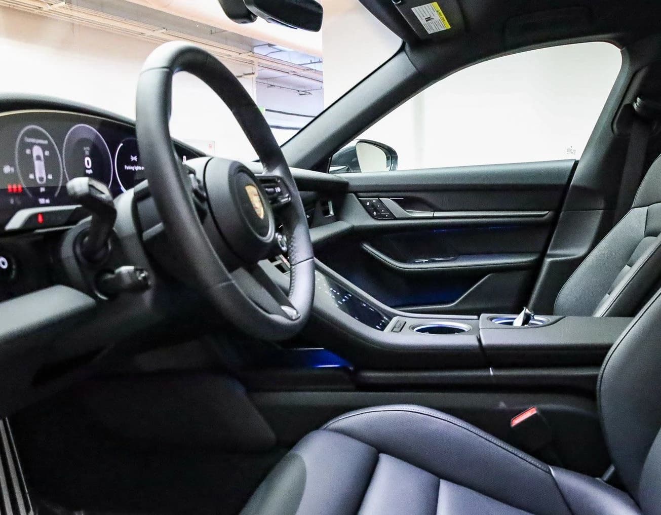 Porsche Taycan 4S Cross Turismo AWD 2025 — side view