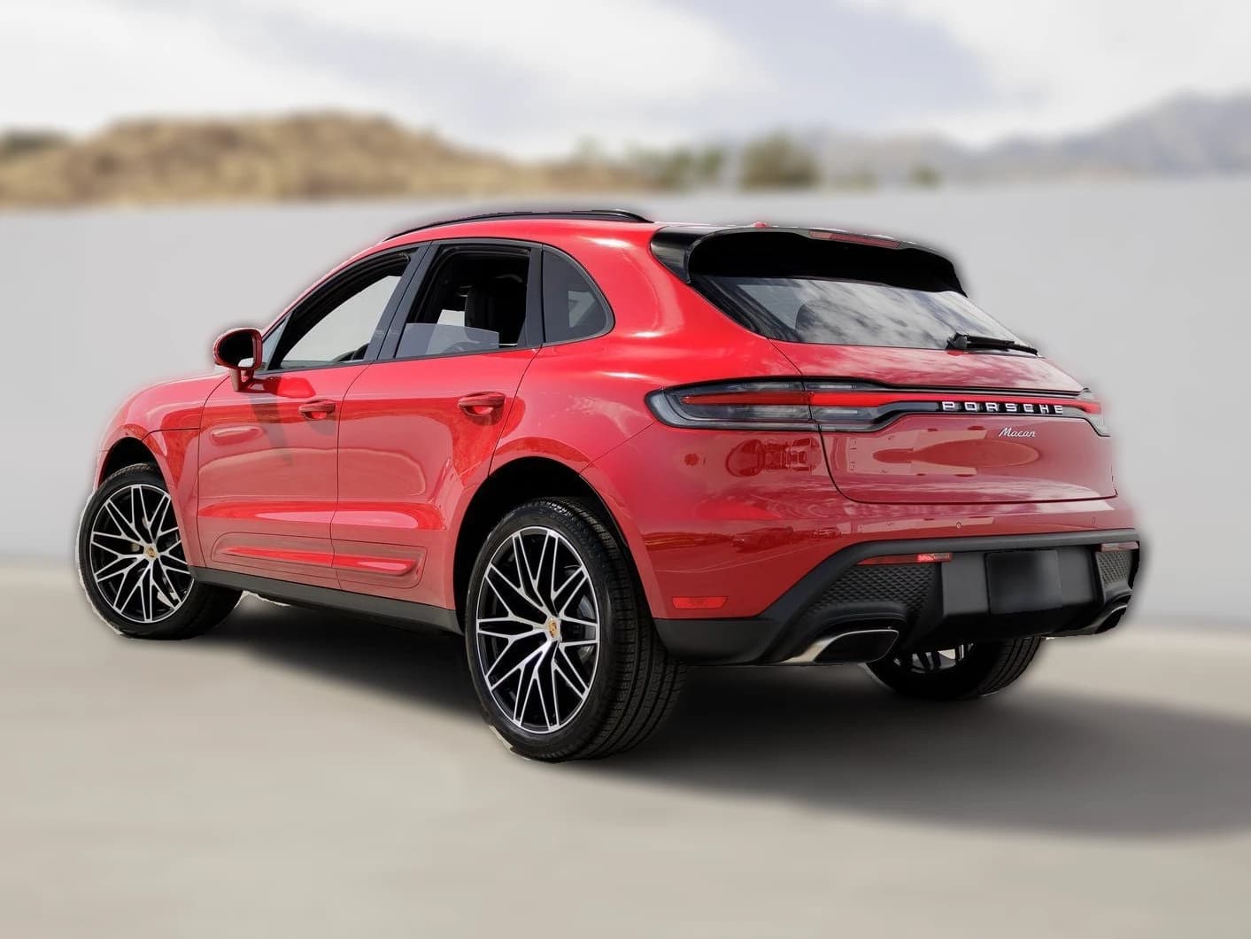 Porsche Macan T AWD 2025 — side view