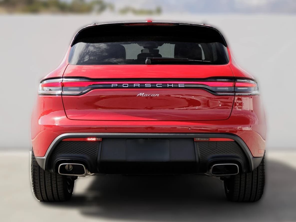 Porsche Macan T AWD 2025 — side view