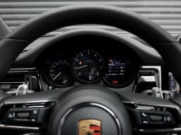 Porsche Macan T AWD 2025 — side view