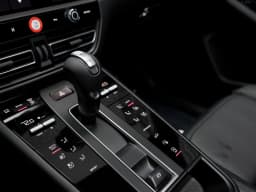 Porsche Macan T AWD 2025 — side view