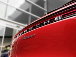 Porsche Macan T AWD 2025 — side view