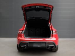 Porsche Macan T AWD 2025 — side view