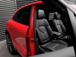 Porsche Macan T AWD 2025 — side view