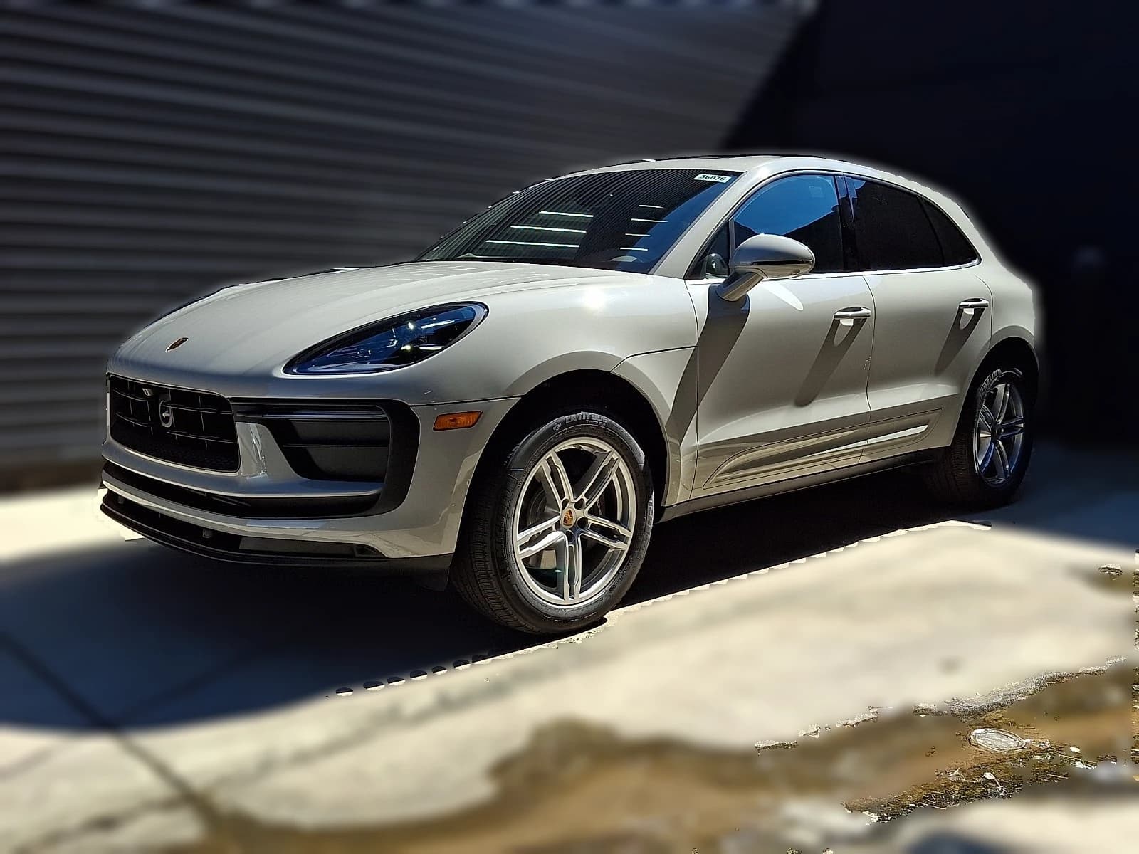 Porsche Macan Base AWD 2026 — side view