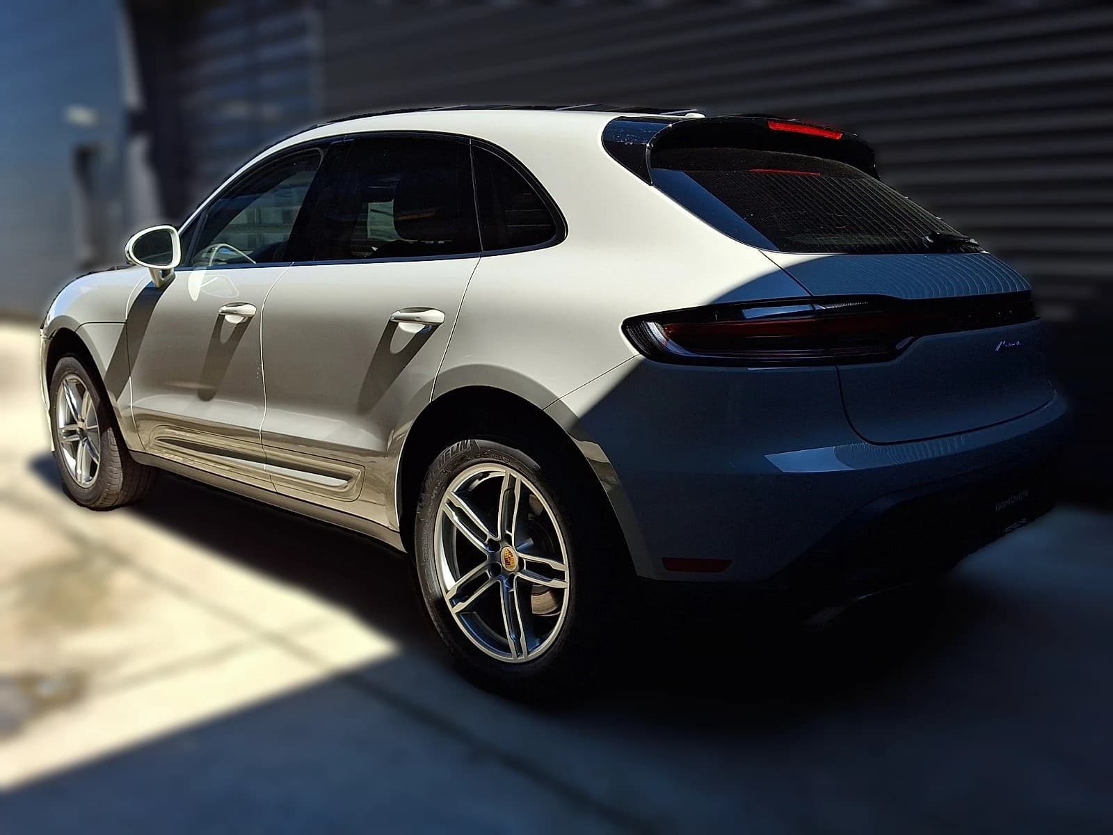 Porsche Macan Base AWD 2026 — side view